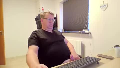 henrikrp1971 online show from 12/29/24, 08:55