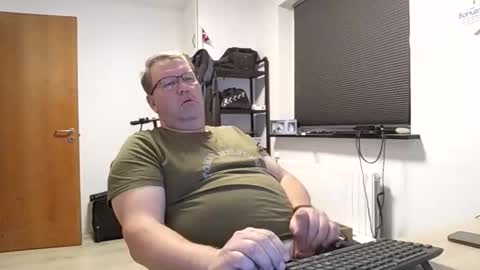 henrikrp1971 online show from 10/17/25, 05:48