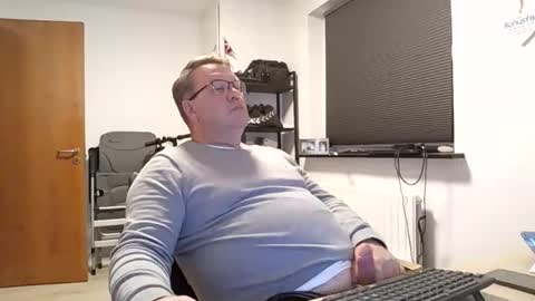 henrikrp1971 online show from 11/23/25, 07:35