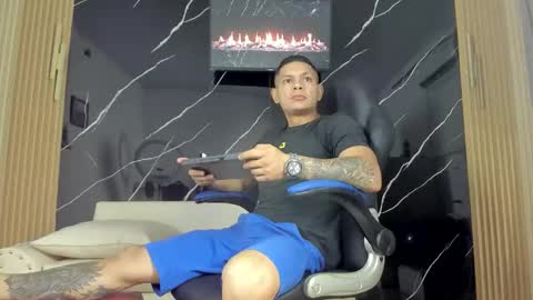 henrydouglas online show from 04/28/26, 05:01