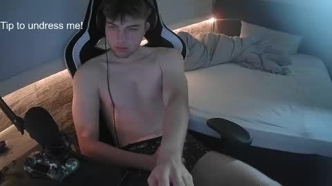 Snapshot of henryybigd chatting on 06/04/26, 07:47 croysd online show from 06/04/26, 07:47