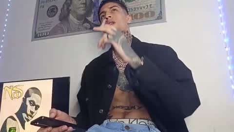 Snapshot of henzzeld420 chatting on 03/23/26, 01:53 Henzeld online show from 03/23/26, 01:53