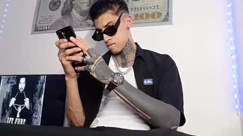 Snapshot of henzzeld420 chatting on 03/24/26, 05:34 Henzeld online show from 03/24/26, 05:34