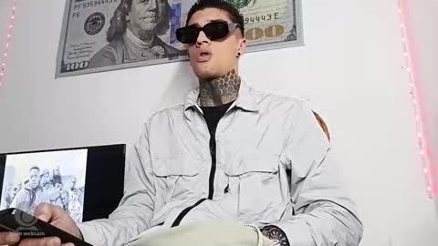 Snapshot of henzzeld420 chatting on 03/25/26, 06:19 Henzeld online show from 03/25/26, 06:19