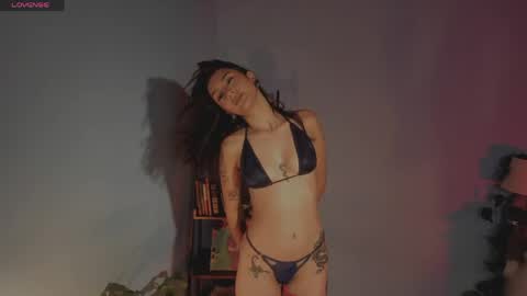 Hello I am Valentina independent Colombian model I love sensuality and pleasure welcome online show from 04/19/26, 11:40