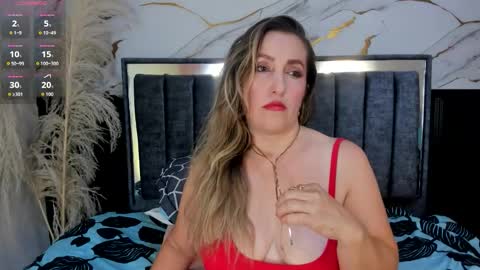 Hera godes online show from 09/28/25, 09:20