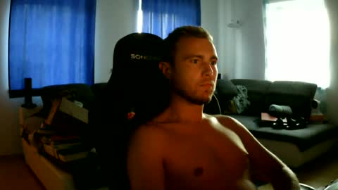Snapshot of herbstenden chatting on 07/03/26, 06:47 John Pearl online show from 07/03/26, 06:47