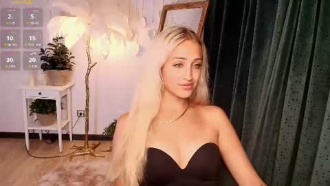 Snapshot of here_wego_again_ chatting on 08/05/26, 02:25 Elise online show from 08/05/26, 02:25