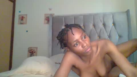 Snapshot of hergirl6 chatting on 04/06/26, 04:46 Miah Jay online show from 04/06/26, 04:46