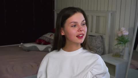 Nicole online show from 04/19/26, 07:27