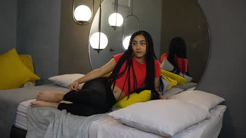 Hermione Scott online show from 02/05/25, 01:33