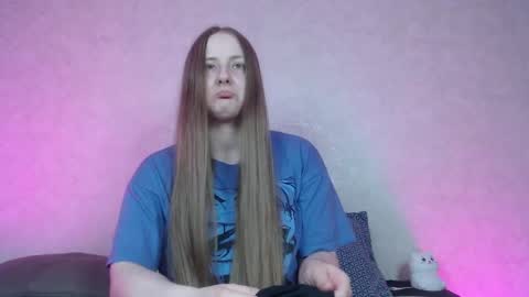 Snapshot of hesssa chatting on 02/09/25, 02:40 Hesssa Prime time The broadcasts start at 3am and 3 pm London time online show from 02/09/25, 02:40