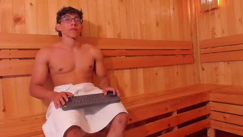 Snapshot of heteros_men chatting on 04/28/26, 01:48 heteros men online show from 04/28/26, 01:48