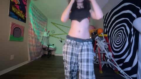 Snapshot of hexivu chatting on 10/24/25, 04:31 salem online show from 10/24/25, 04:31