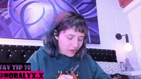 Snapshot of hey_noraly chatting on 07/03/26, 04:41 Noraly online show from 07/03/26, 04:41