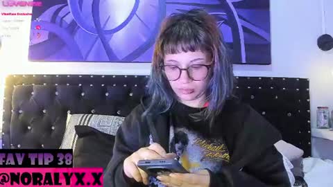Snapshot of hey_noraly chatting on 07/07/26, 04:04 Noraly online show from 07/07/26, 04:04