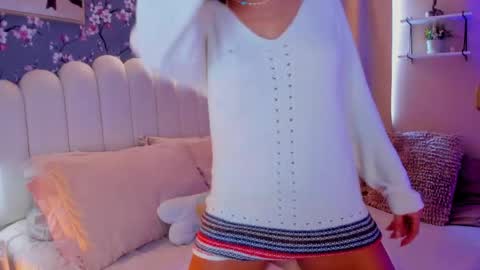 Snapshot of heymartina chatting on 04/22/26, 03:57 Martina Ricci Show schedule Monday to Friday 8am colombia time I work some weekends online show from 04/22/26, 03:57