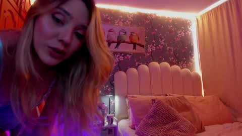 Snapshot of heymartina chatting on 05/18/26, 03:51 Martina Ricci Show schedule Monday to Friday 8am colombia time I work some weekends online show from 05/18/26, 03:51