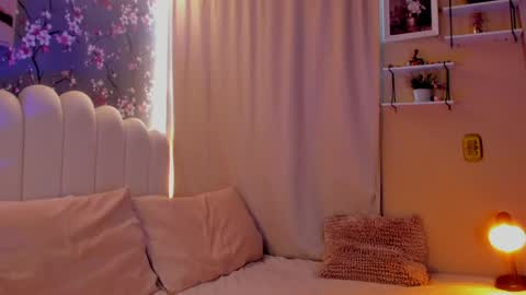 Snapshot of heymartina chatting on 05/28/26, 02:03 Martina Ricci Show schedule Monday to Friday 8am colombia time I work some weekends online show from 05/28/26, 02:03