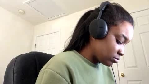 heyyou301990 online show from 12/01/25, 06:46