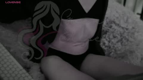 Gwen Elise online show from 12/14/25, 03:28