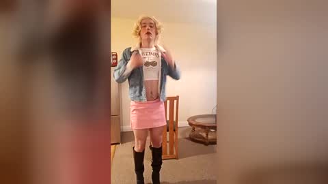 PinkSkirtSlut online show from 05/18/26, 11:21