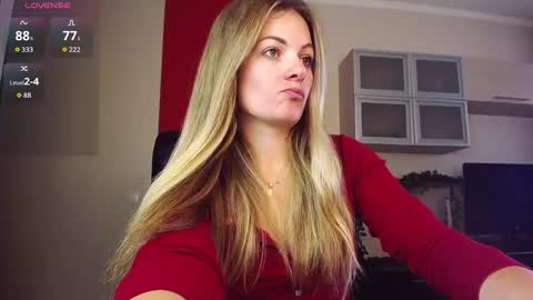 Lina online show from 09/19/25, 11:55