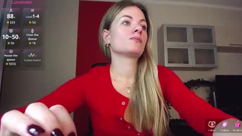 Lina online show from 11/12/25, 06:36