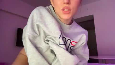 Snapshot of hiddenblossom chatting on 03/15/26, 04:24 S online show from 03/15/26, 04:24