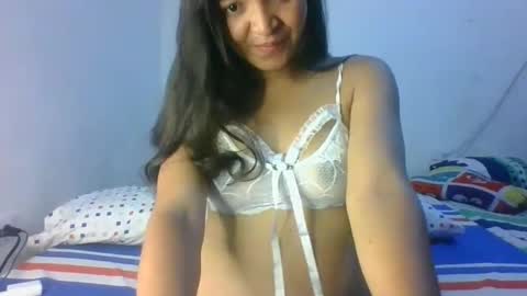 Snapshot of hiddencrazy69 chatting on 09/29/25, 08:35 Clau y Ricky online show from 09/29/25, 08:35