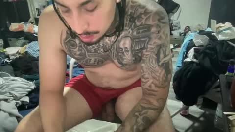 Snapshot of hihello400 chatting on 10/10/25, 02:43 hihello400 online show from 10/10/25, 02:43