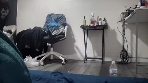 Snapshot of hihello400 chatting on 10/31/25, 08:43 hihello400 online show from 10/31/25, 08:43