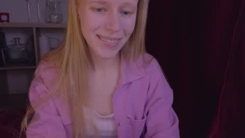 Snapshot of hihi_im_chloe chatting on 02/03/25, 11:47 Chloe online show from 02/03/25, 11:47