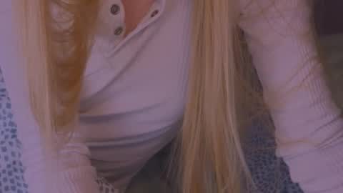 Snapshot of hihi_im_chloe chatting on 02/13/25, 02:23 Chloe online show from 02/13/25, 02:23