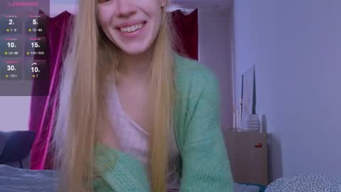 Snapshot of hihi_im_chloe chatting on 04/09/26, 05:51 Chloe online show from 04/09/26, 05:51