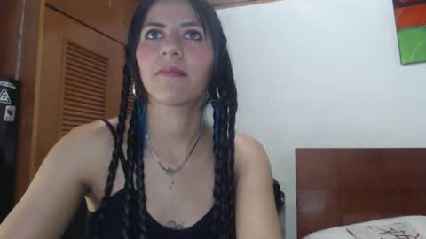 hilaril18 online show from 01/21/25, 03:37