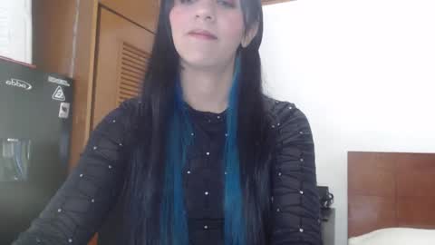 hilaril18 online show from 01/26/25, 12:16