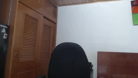 hilaril18 online show from 01/26/25, 03:17