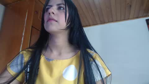 hilaril18 online show from 09/22/25, 06:32