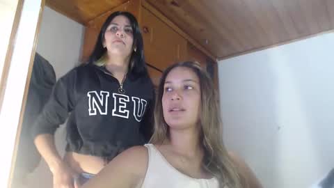 hilaril18 online show from 09/26/25, 11:31