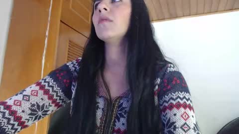 hilaril18 online show from 10/08/25, 02:36