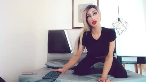 Hilary Avilan online show from 01/03/25, 07:39