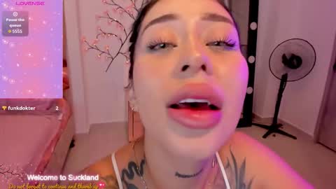 Snapshot of hilary_jones_22 chatting on 09/19/25, 11:05 LUNA new account  FOLLOW ME online show from 09/19/25, 11:05