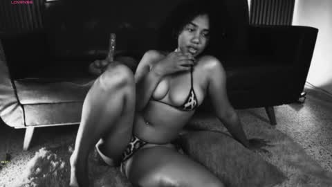 Snapshot of hilaryebony_ chatting on 06/05/26, 08:58 - 29p online show from 06/05/26, 08:58