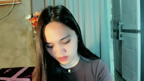 Snapshot of hilarymolly chatting on 06/19/26, 06:56 hilarymolly online show from 06/19/26, 06:56