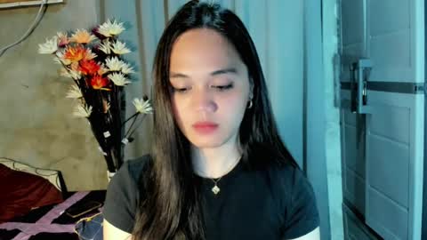 Snapshot of hilarymolly chatting on 07/17/26, 07:52 hilarymolly online show from 07/17/26, 07:52