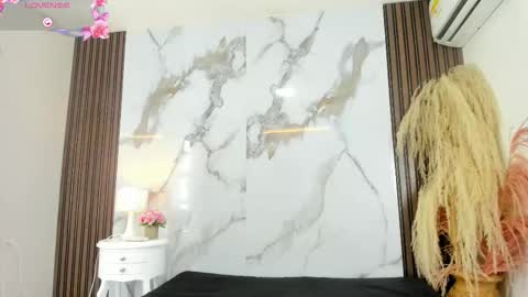 Hilary Thomsom online show from 01/08/26, 01:02