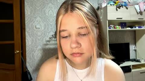 Julia online show from 05/06/26, 02:44