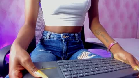  Hillary  online show from 02/04/25, 04:59