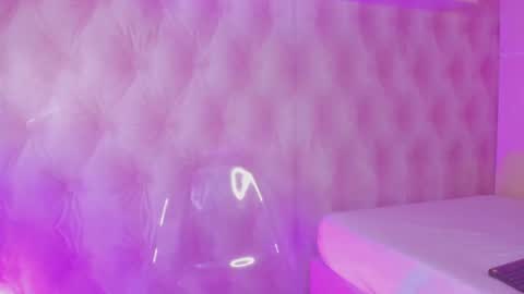  Hillary  online show from 03/04/25, 06:47